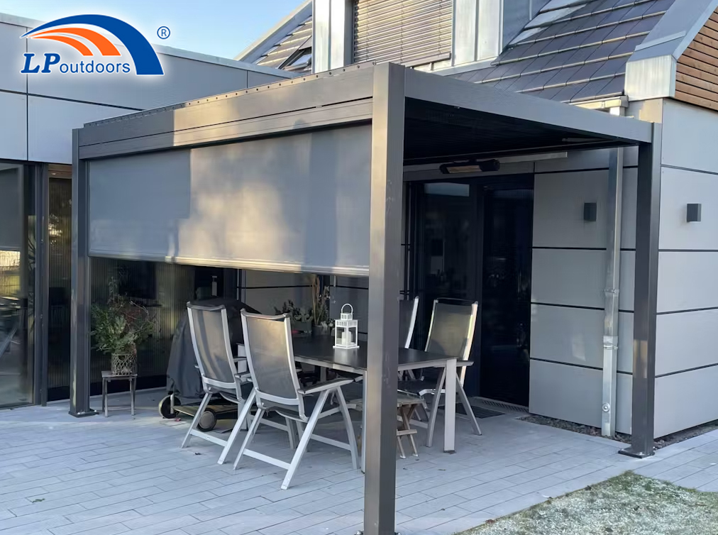 Structure de bâtiment temporaire de pergola tournée de luxe avec écran déroulant