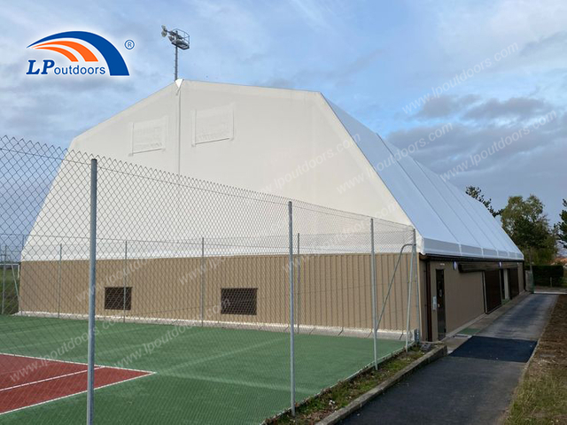 Bâtiment de salle de basket-ball polygone à dégagement élevé