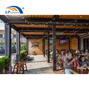Pergola de toit à persiennes imperméable de parasol bioclimatique comme restaurant