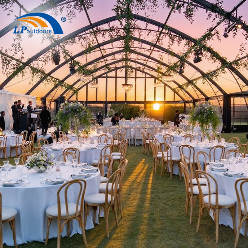 Marquettes Orangerie Arch de luxe - L'élégance rétro rencontre l'espace des événements de plein air moderne