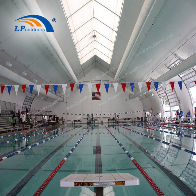 Abri de piscine incurvé en aluminium toute l'année