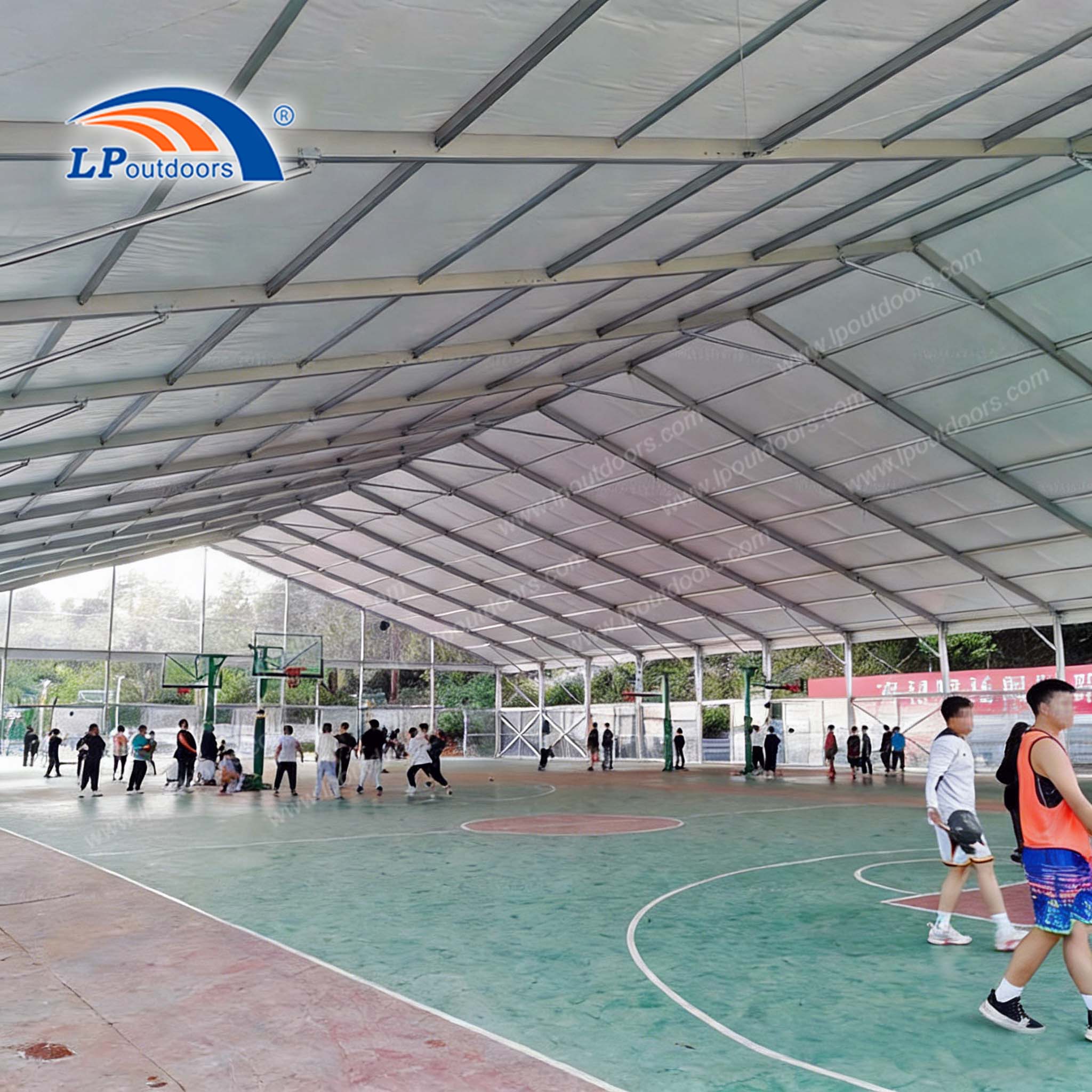 Meilleure structure d’ombrage pour terrain de basket toutes saisons