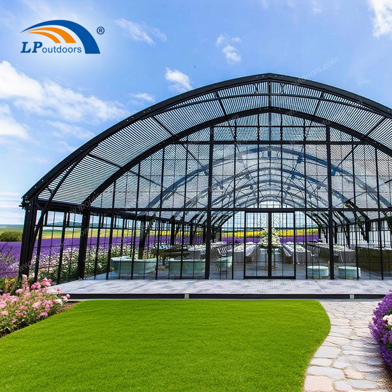 Marquettes Orangerie Arch de luxe - L'élégance rétro rencontre l'espace des événements de plein air moderne