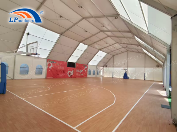 Tente de terrain de basket int&eacute;rieur