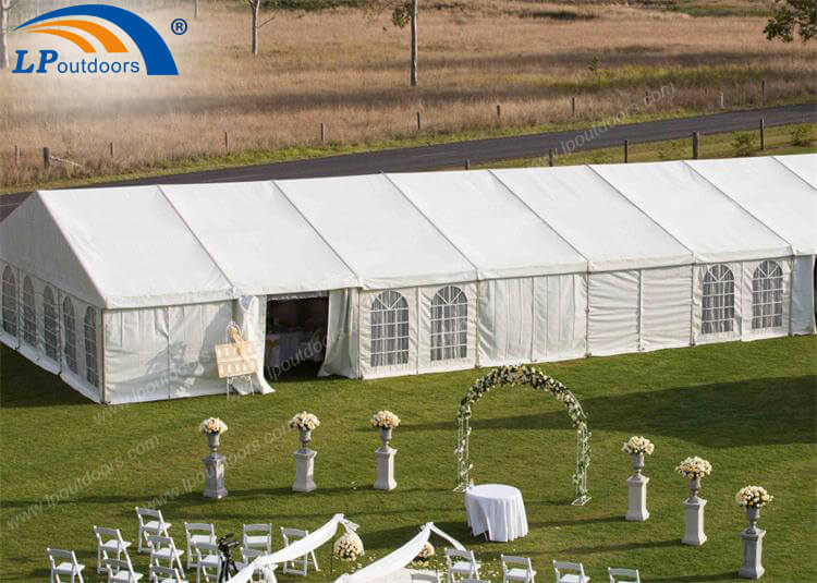 Grande tente transparente de chapiteau de cadre en aluminium de 30 m pour l'événement extérieur de fête de banquet de mariage