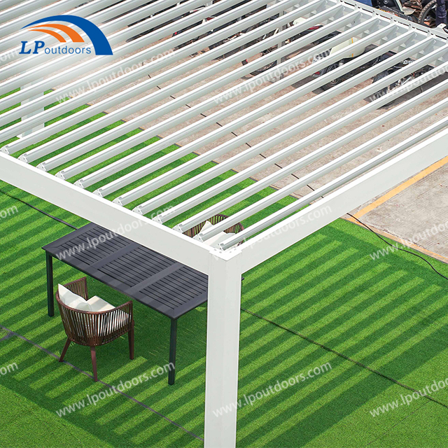 Pergolas de terrasse bioclimatique de gazebos de toit à persiennes motorisées par jardin imperméable extérieur