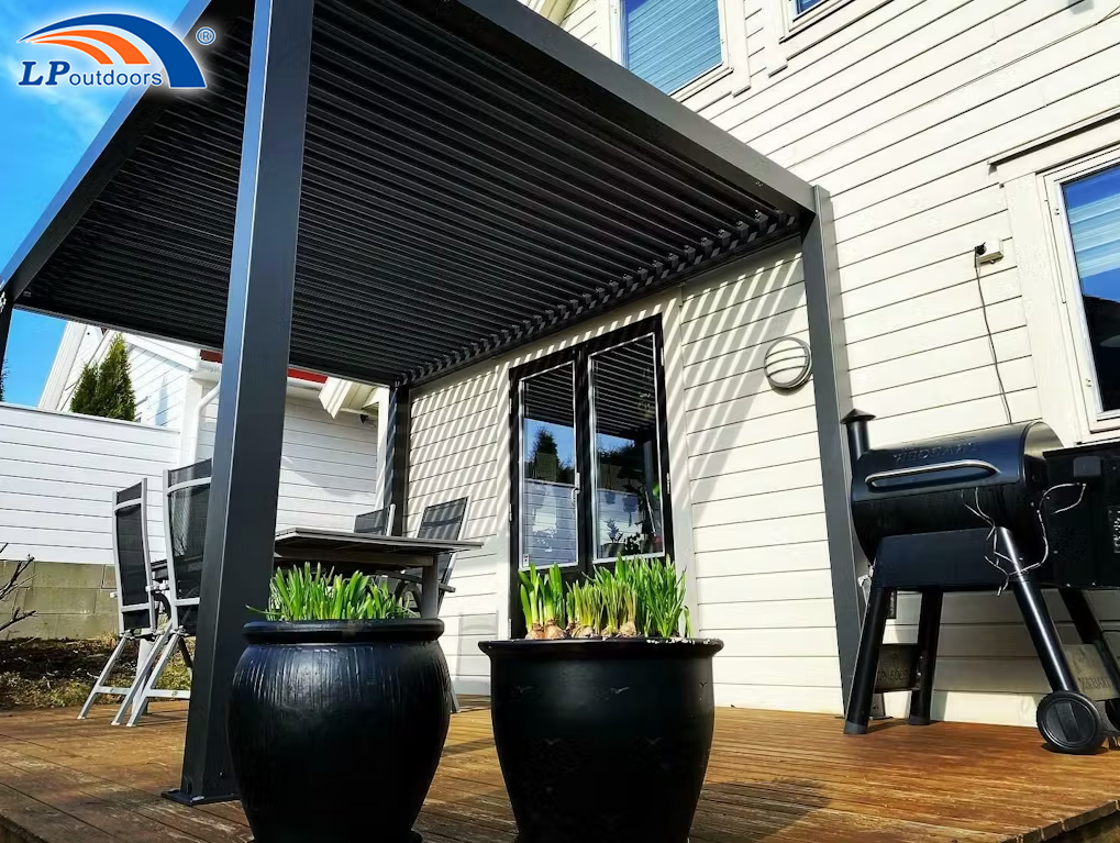 Pergola de jardin en métal et aluminium sur pied à vendre au Royaume-Uni, en France et en Italie 