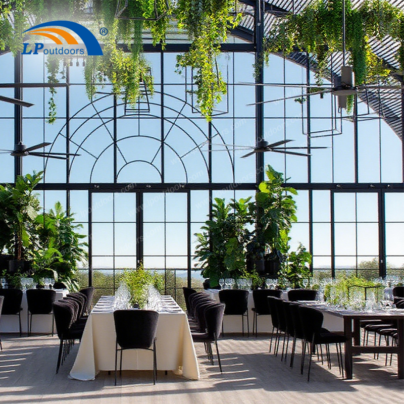 Marquettes Orangerie Arch de luxe - L'élégance rétro rencontre l'espace des événements de plein air moderne