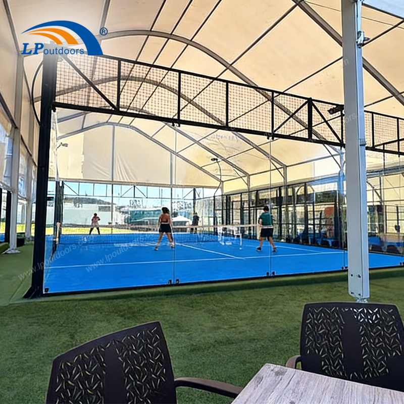 Tente de terrain de padel toutes saisons | Enceintes sportives modulaires et durables
