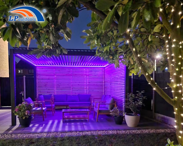 Barre de pergola à persiennes motorisée en aluminium pour l'extérieur, avec lumière LED, à vendre 