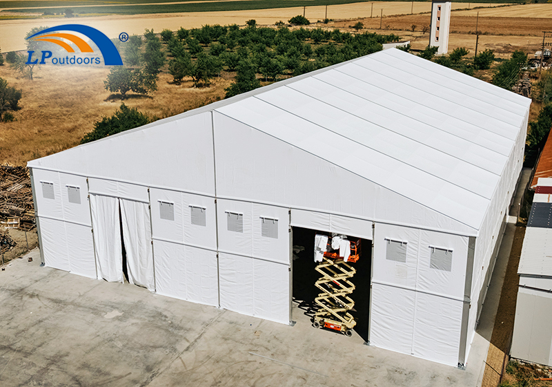 Projets de chapiteaux à grande hauteur dans le monde entier