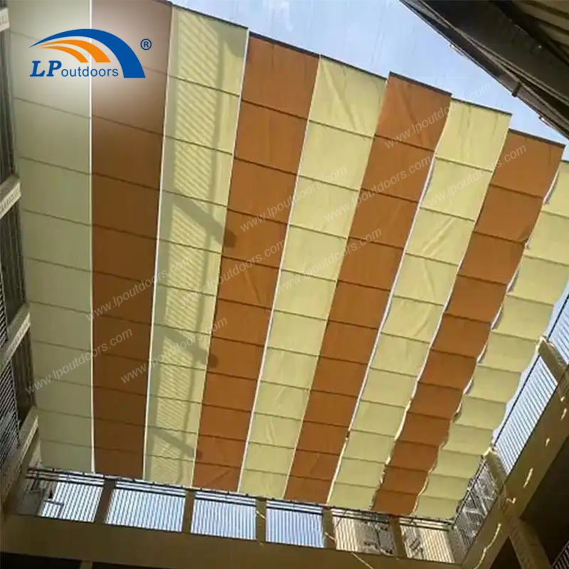 Pergola de couverture rétractable en toute sécurité moderne pour les aires de jeux pour enfants