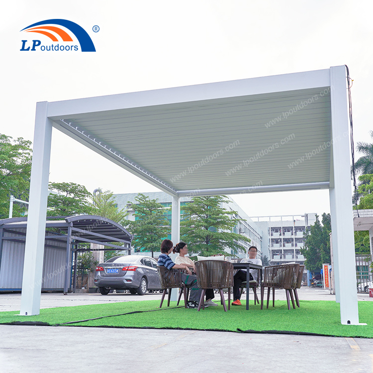 Pergolas de patio imperméables en aluminium sur pied avec bande lumineuse LED RVB