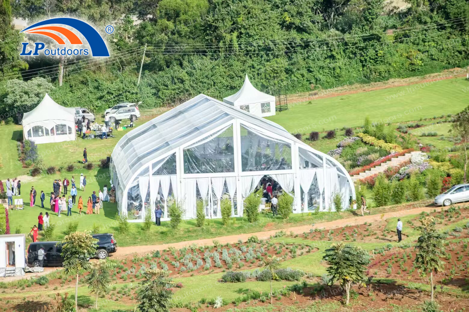 500 personnes ont courbé des tentes de chapiteau de mariage de courbe d'envergure transparente de toit transparent avec la doublure pour le mariage 